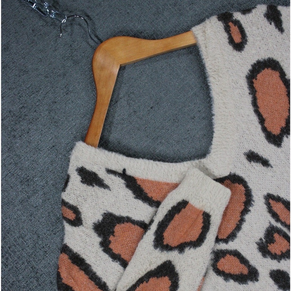 Gigio USA Womens Leopard Print Fuzzy V-Neck Sweater Tan Cream TC1396 Small - Picture 1 of 10